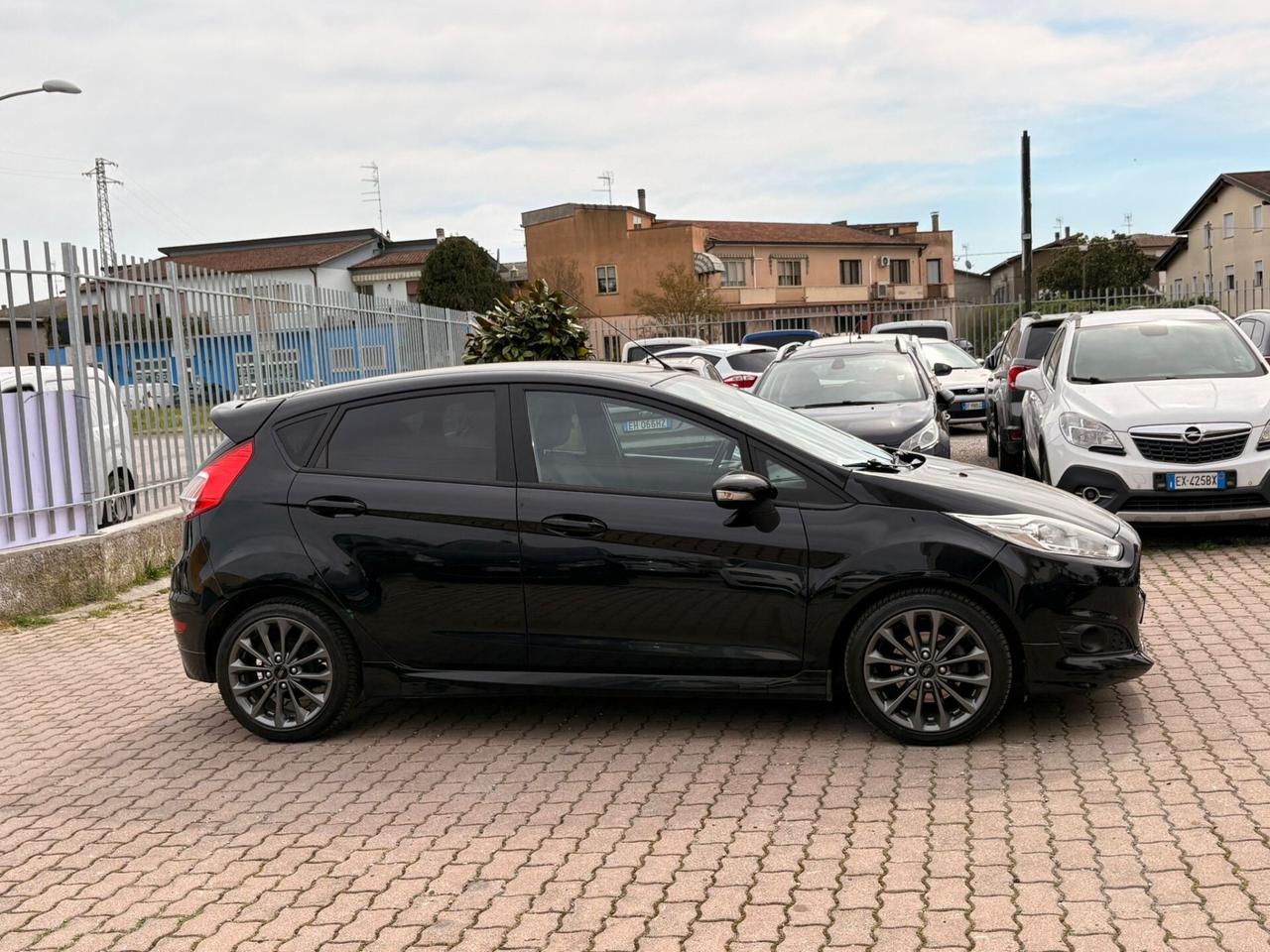 Ford Fiesta 1.5 TDCi 75CV 5 porte ST-Line