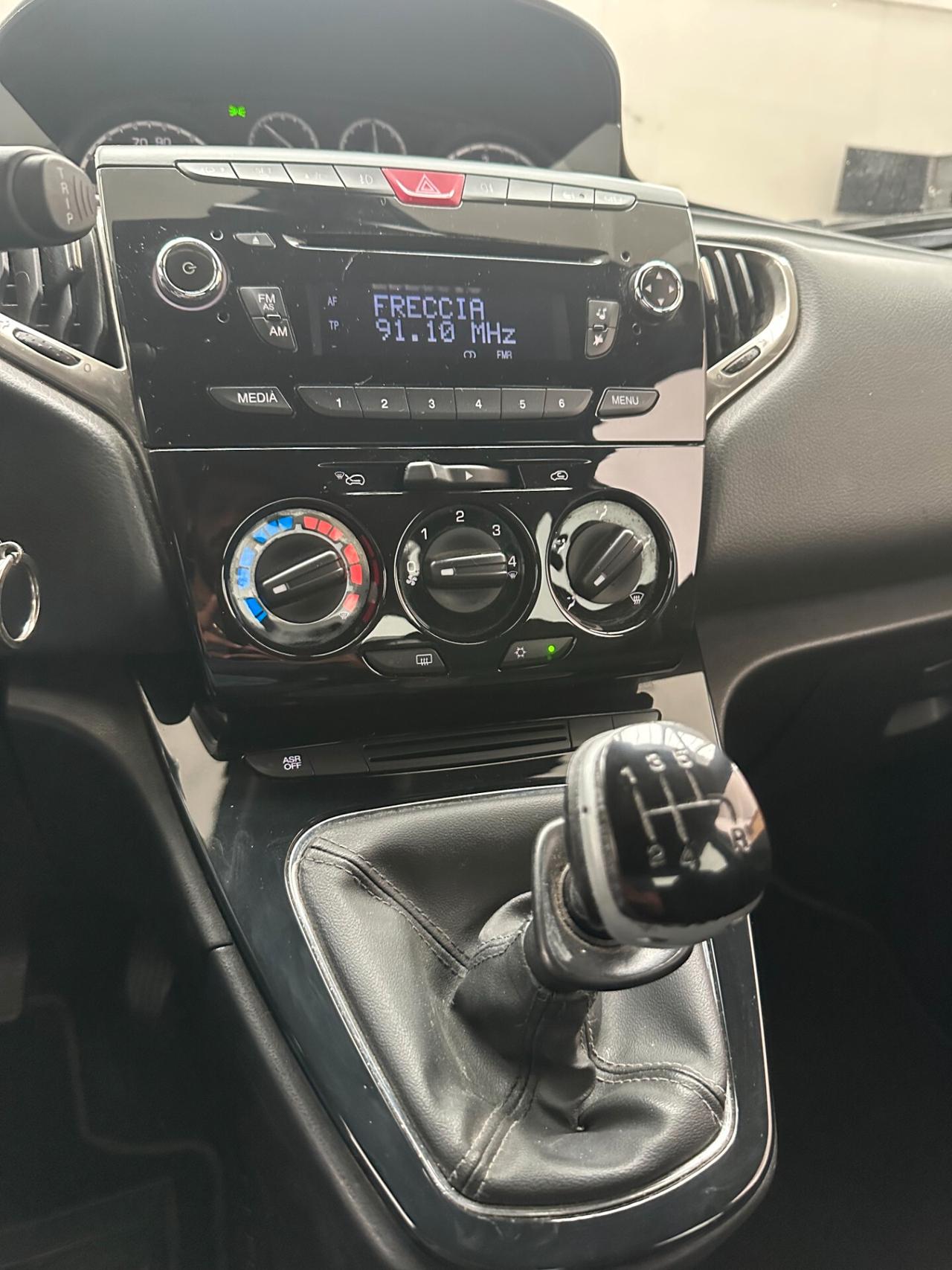 Lancia Ypsilon 1.2 Benz, Euro 6B, Uni propri, pari al nuovo
