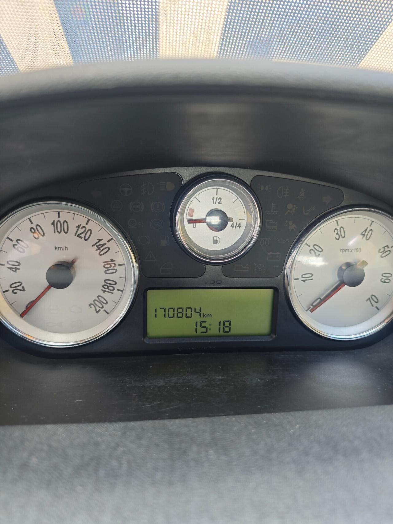 Lancia Ypsilon 1.3 MJT 75 CV Versus