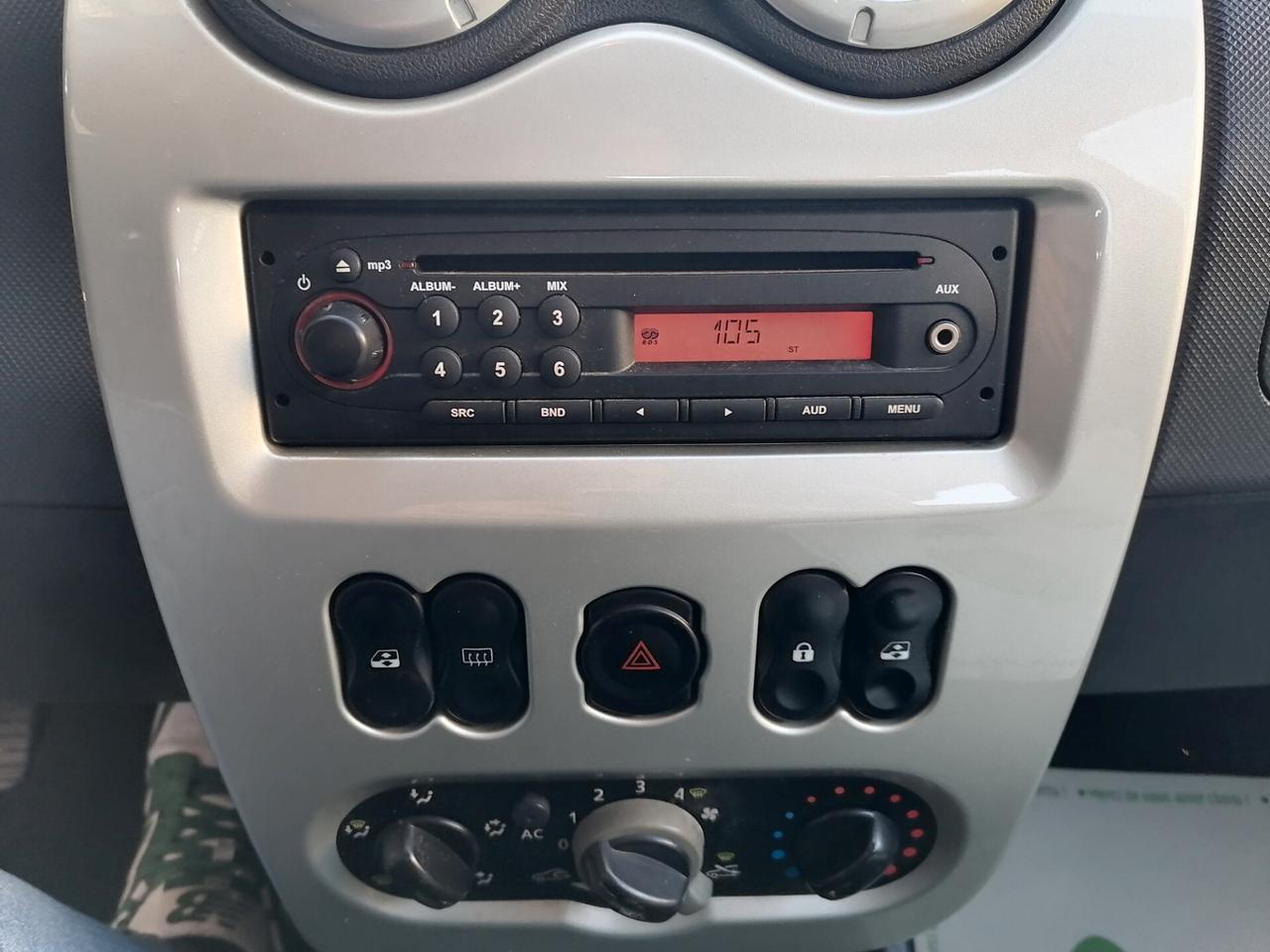 Dacia Sandero 1.2 benzina 55kw 2012