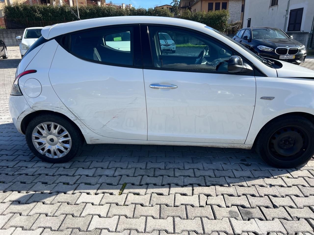 Lancia Ypsilon 1.2 69 CV 5 porte GPL Ecochic Silver