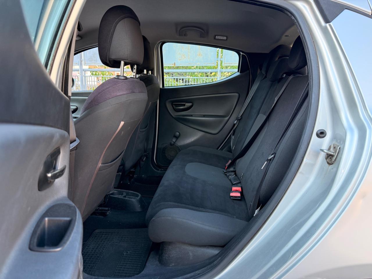 New Lancia Ypsilon 1.2benz 5portGPL Gold Full Perfett
