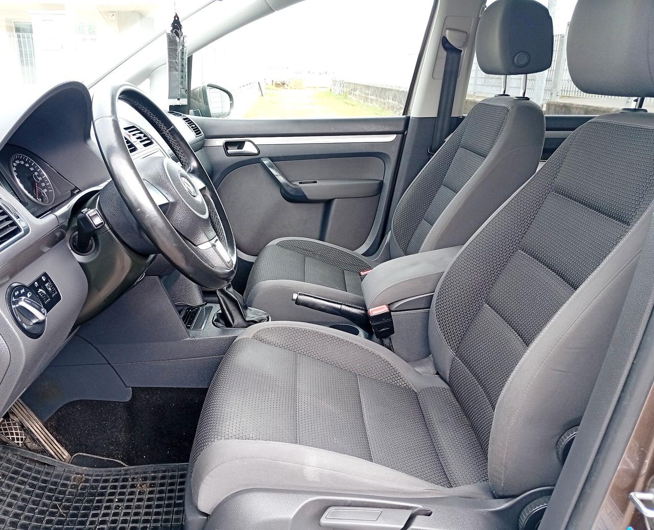 Volkswagen Touran 2015Comfortline 7 POSTII Neop Trattabile