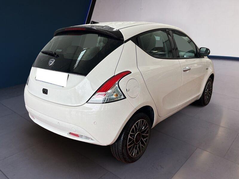 Lancia Ypsilon NUOVA My24 402 Platino 1.0