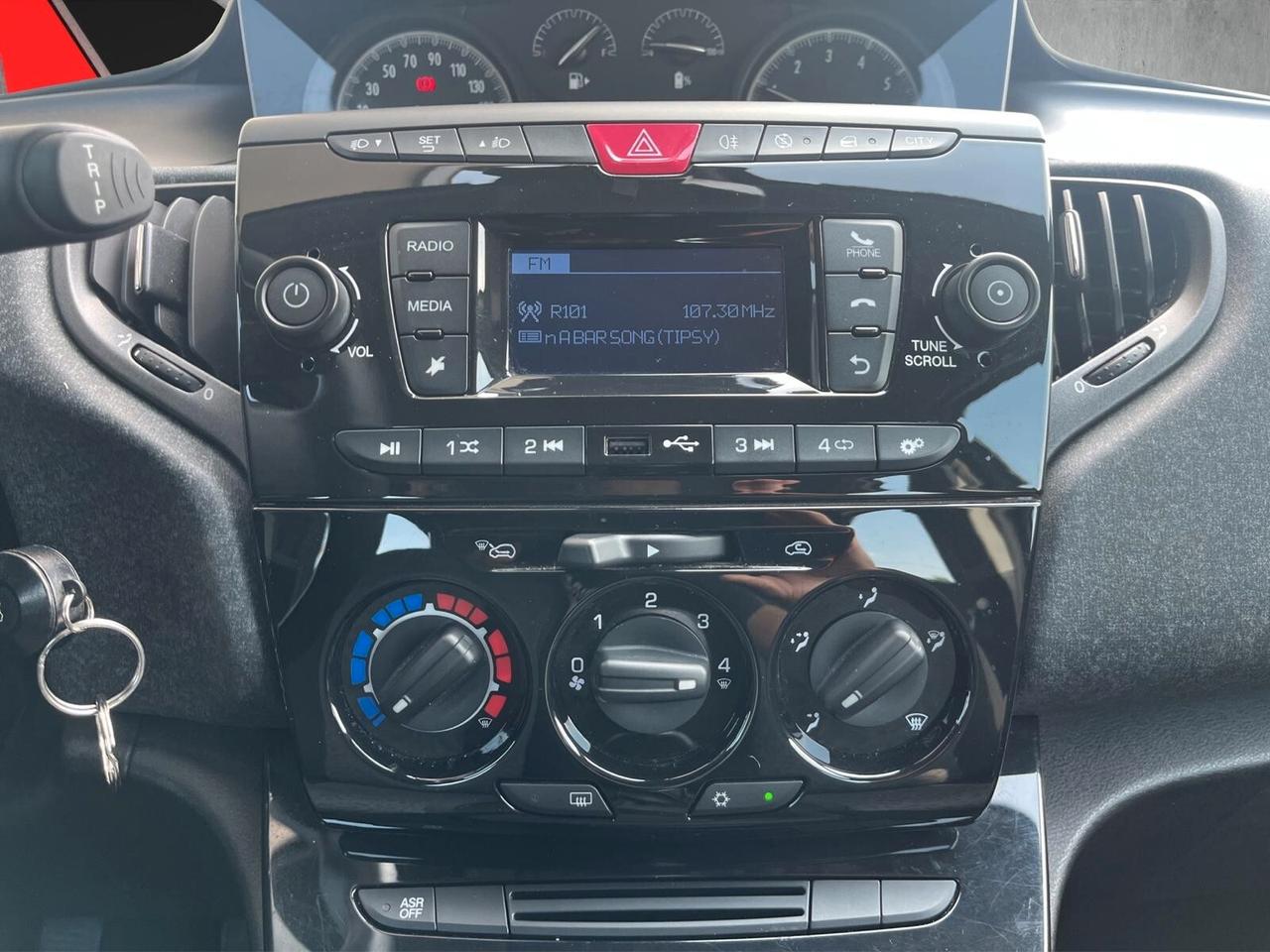 Lancia Ypsilon 1.0 FireFly 5 porte S&S Hybrid Silver Plus