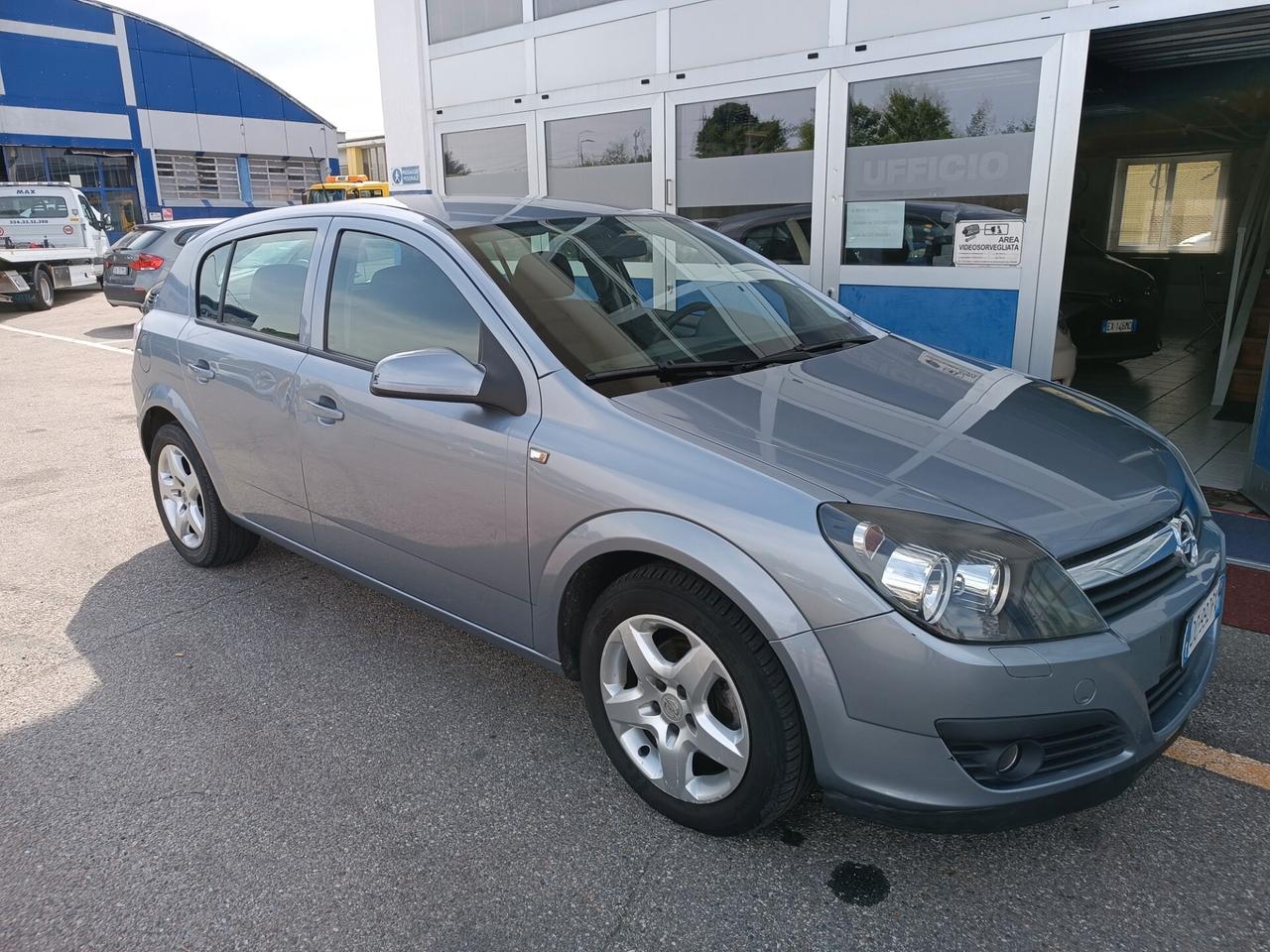 Opel Astra 1.4 16V Twinport 5 porte Enjoy