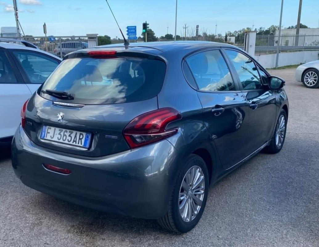 Peugeot 208 PureTech 82 5 porte Allure