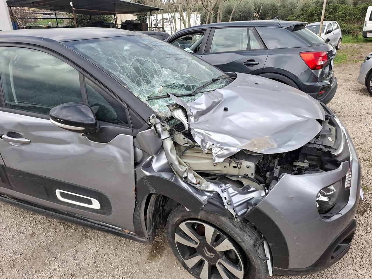 CITROEN C3 ANNO 2021 SHINE sinistrata marciante