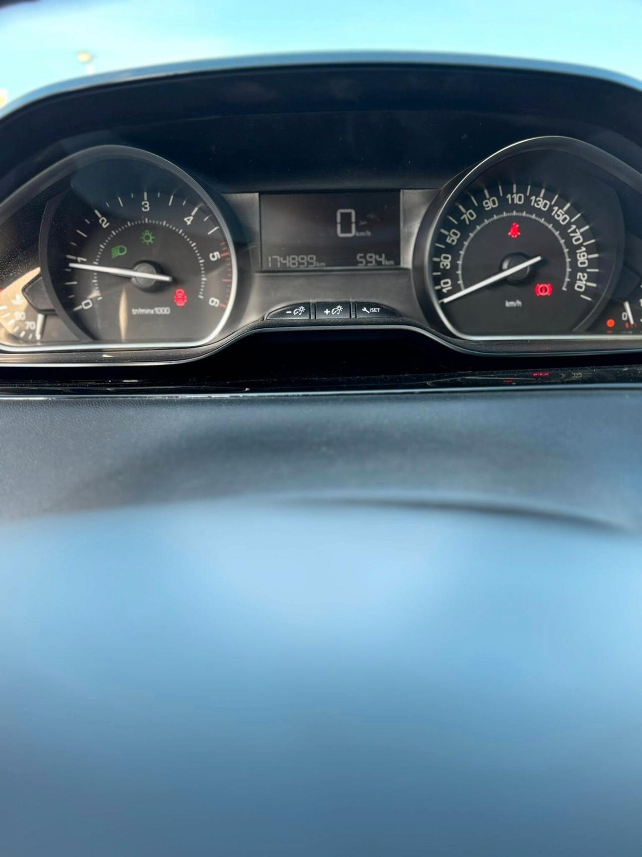 Peugeot 2008 BlueHDi 100 S&S Allure