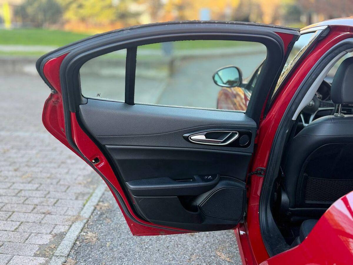 Alfa Romeo Giulia 2.2 t Giulia 150cv