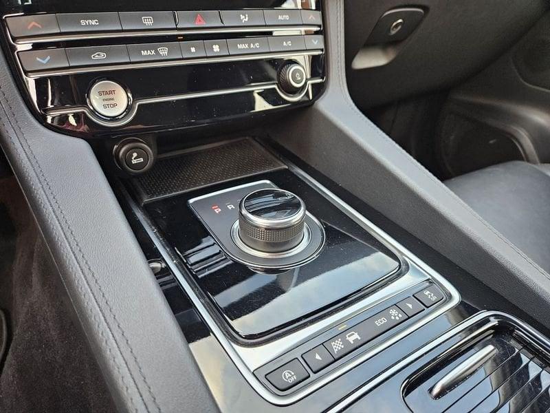 Jaguar F-Pace 2.0D 180cv CHEQUERD FLAG AWD AUTO