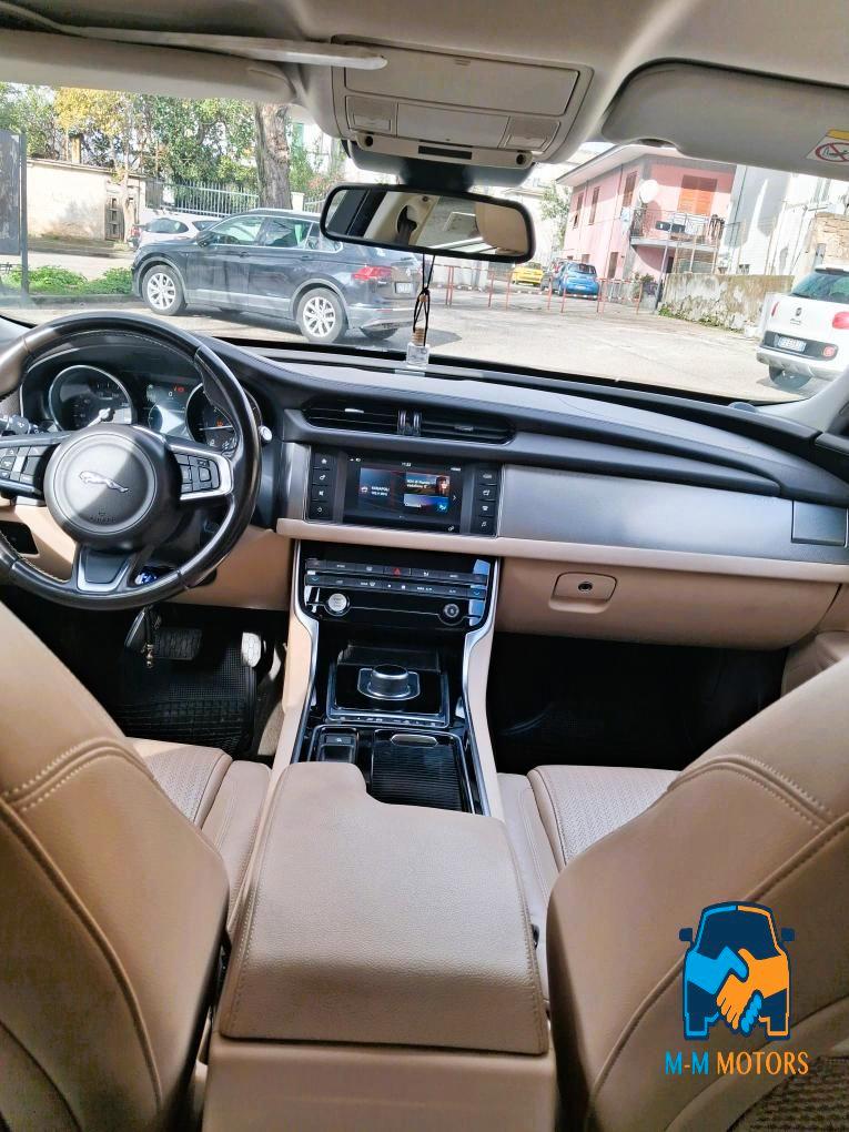 Jaguar XF Berlina XF 2.0d i4 Pure Business edition 163cv auto my18