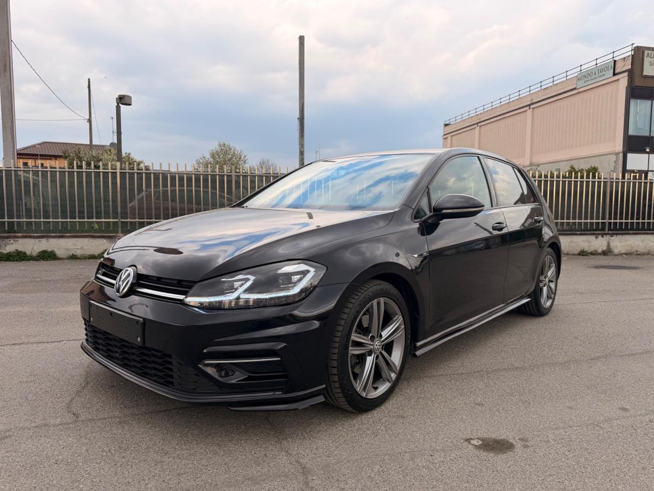 Volkswagen Golf 2.0 TDI DSG 5p. R-Line