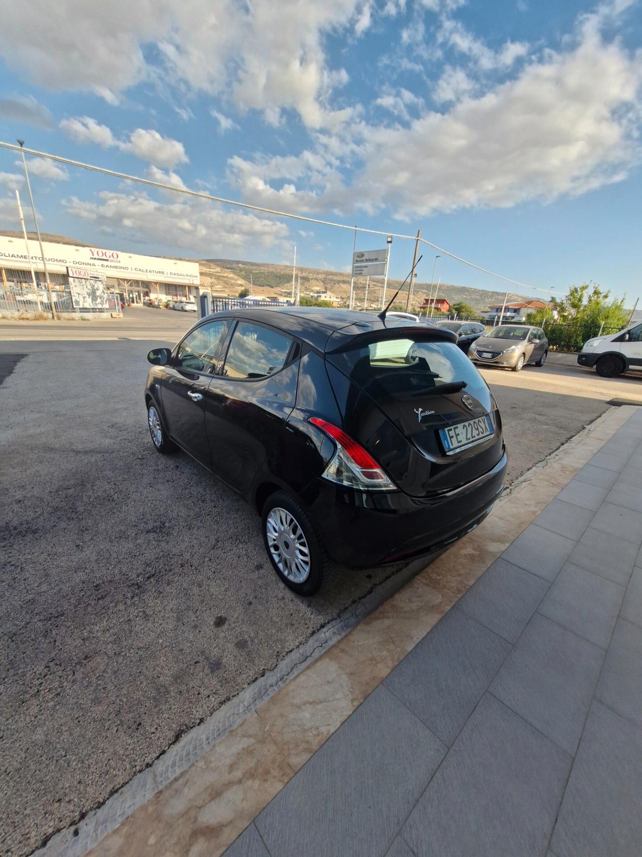 Lancia Ypsilon 1.2 69 CV 5 porte Silver