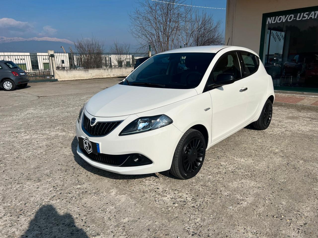 Lancia Ypsilon 1.0 FireFly 5 porte S&S Hybrid Ecochic Silver