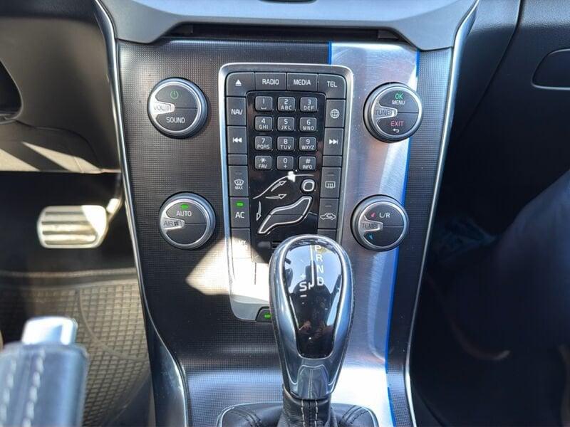 Volvo V40 D4 Geartronic R-Design Momentum