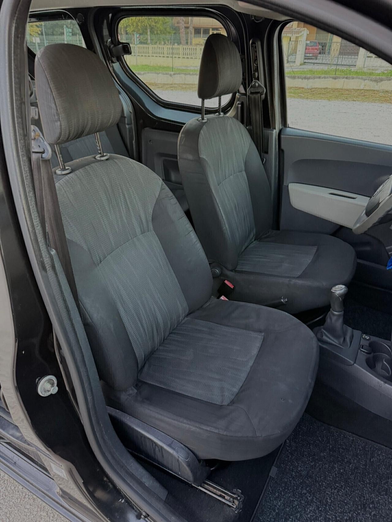 Dacia Dokker con posti 1.6 GPL neopatentati UNIPROPR