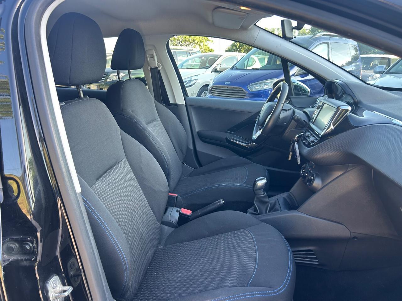 Peugeot 208 PureTech 82 5 porte Allure neopatentati permute