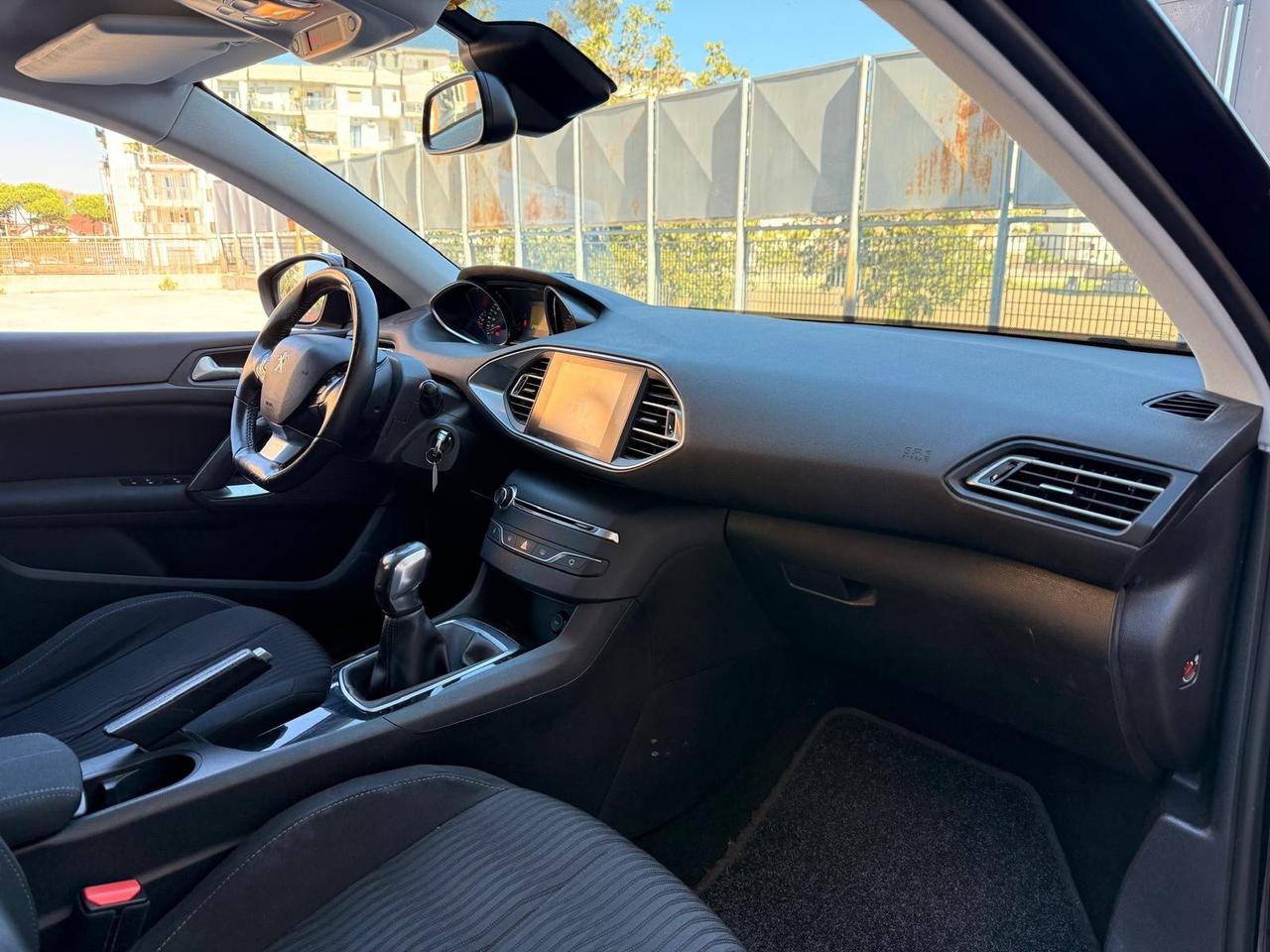 Peugeot 308 BlueHDi 100 S&S Business