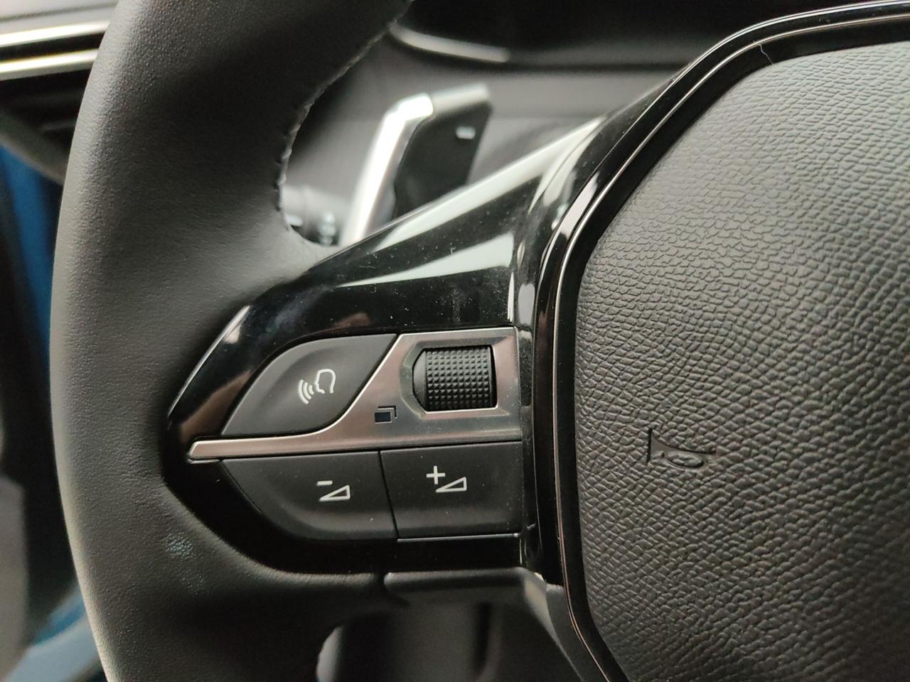 PEUGEOT 2008 II 2020 1.2 PURETECH 130CV ALLURE EAT8 (CAMBIO AUTOMATICO)