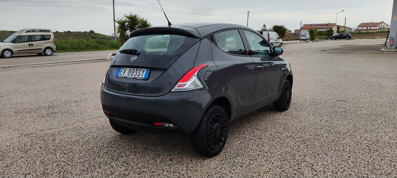 Lancia Ypsilon 0.9 TwinAir 85 CV 5 porte Metano Ecochic Gold