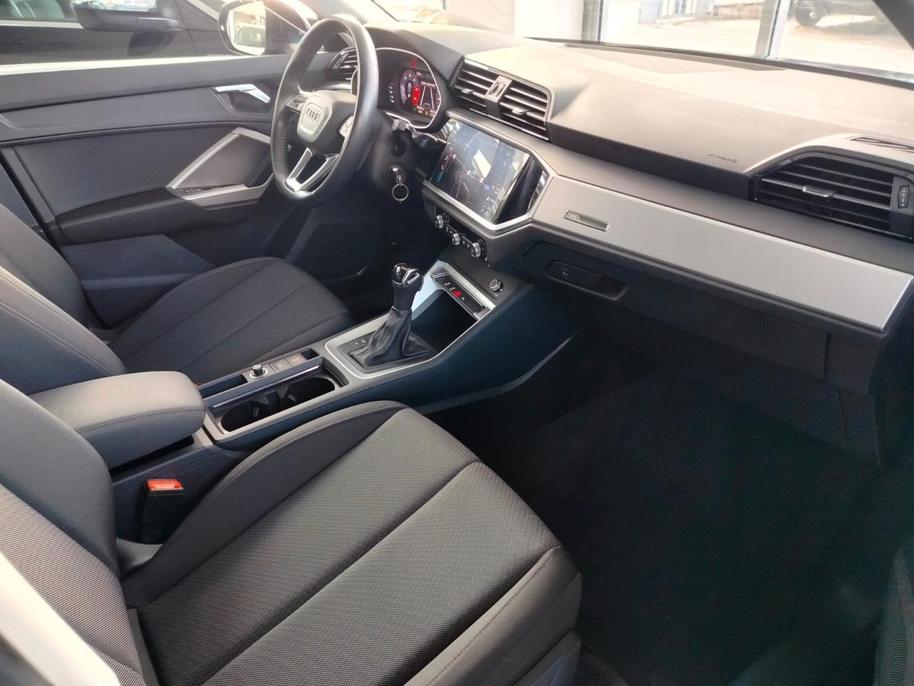 Audi Q3 35 TDI S tronic Business