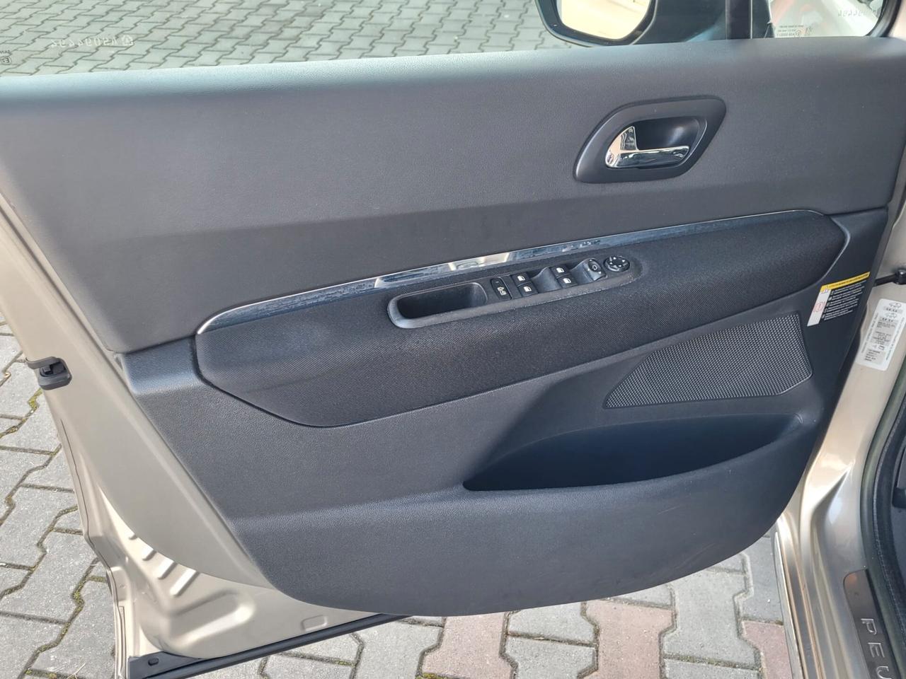 Peugeot 3008 1.6 HDi 110CV Premium