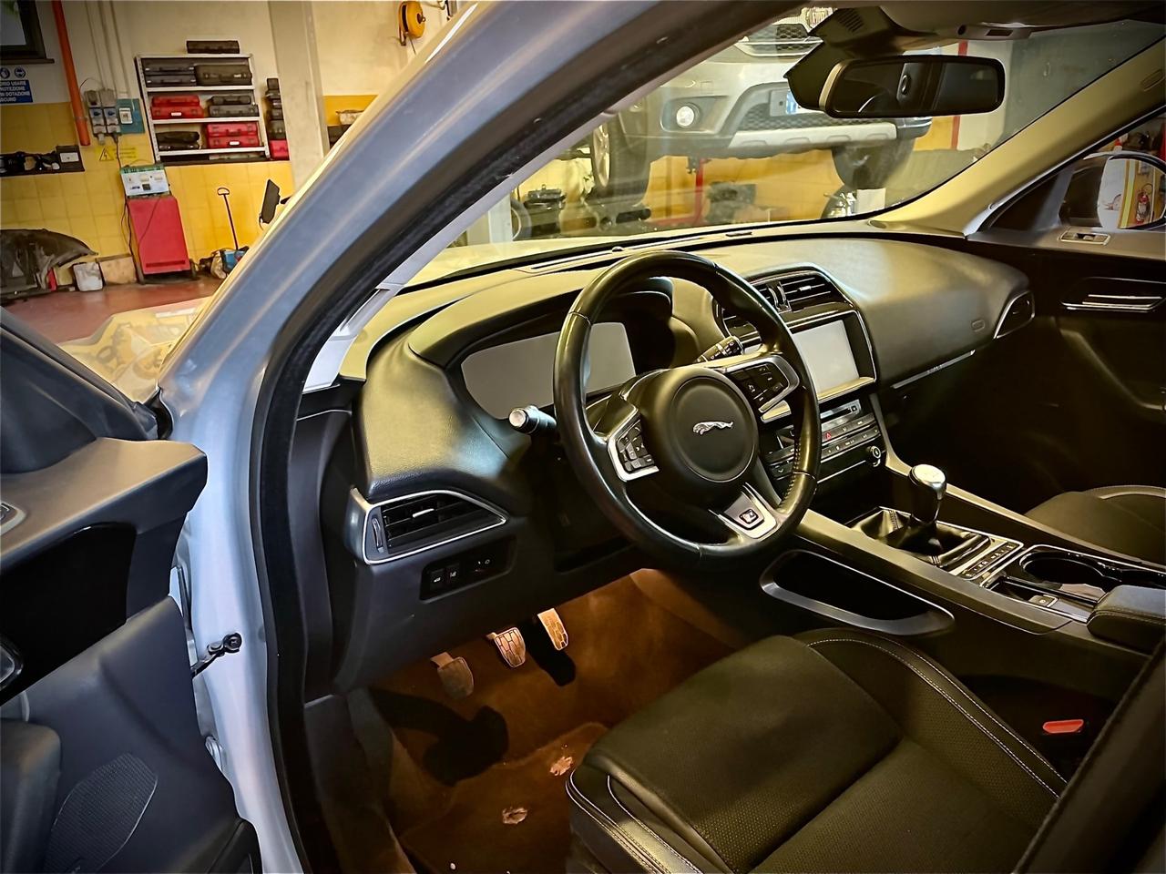 Jaguar F-Pace 2.0 D 180 CV AWD Portfolio