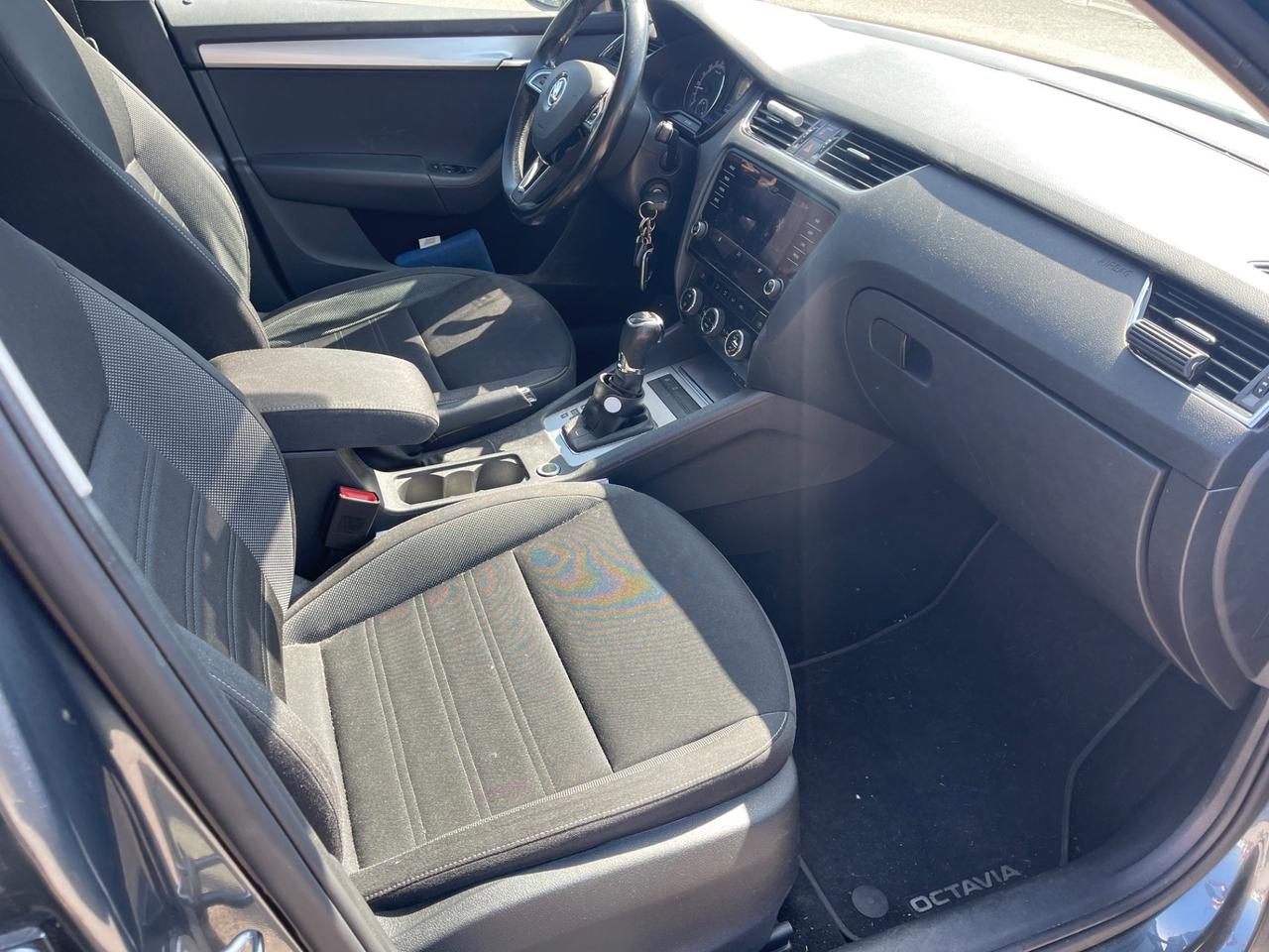 SKODA OCTAVIA-2017-2.0TDI-150CV-DSG-AUTOMATICO