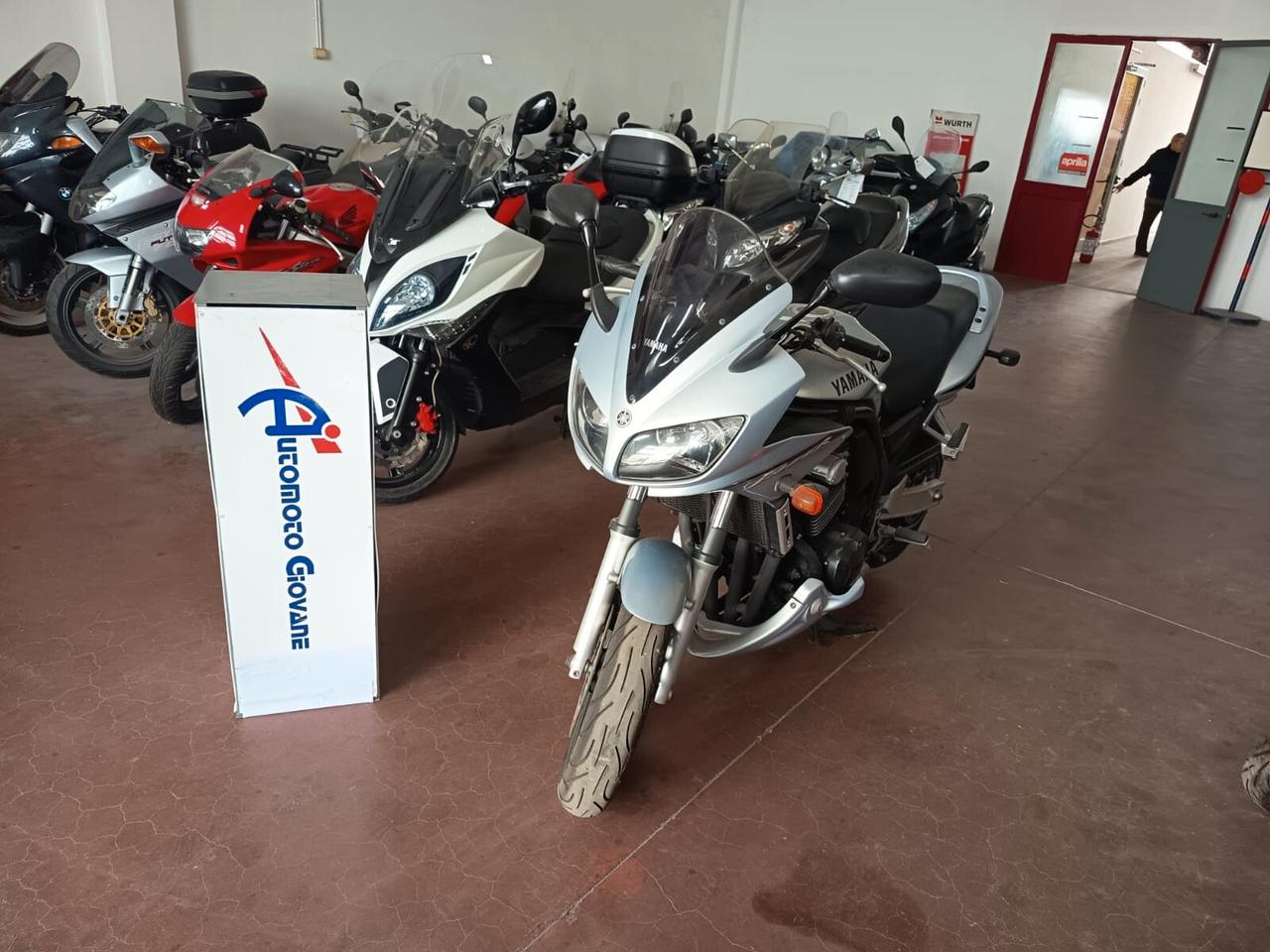 Yamaha FZ6 Fazer 600