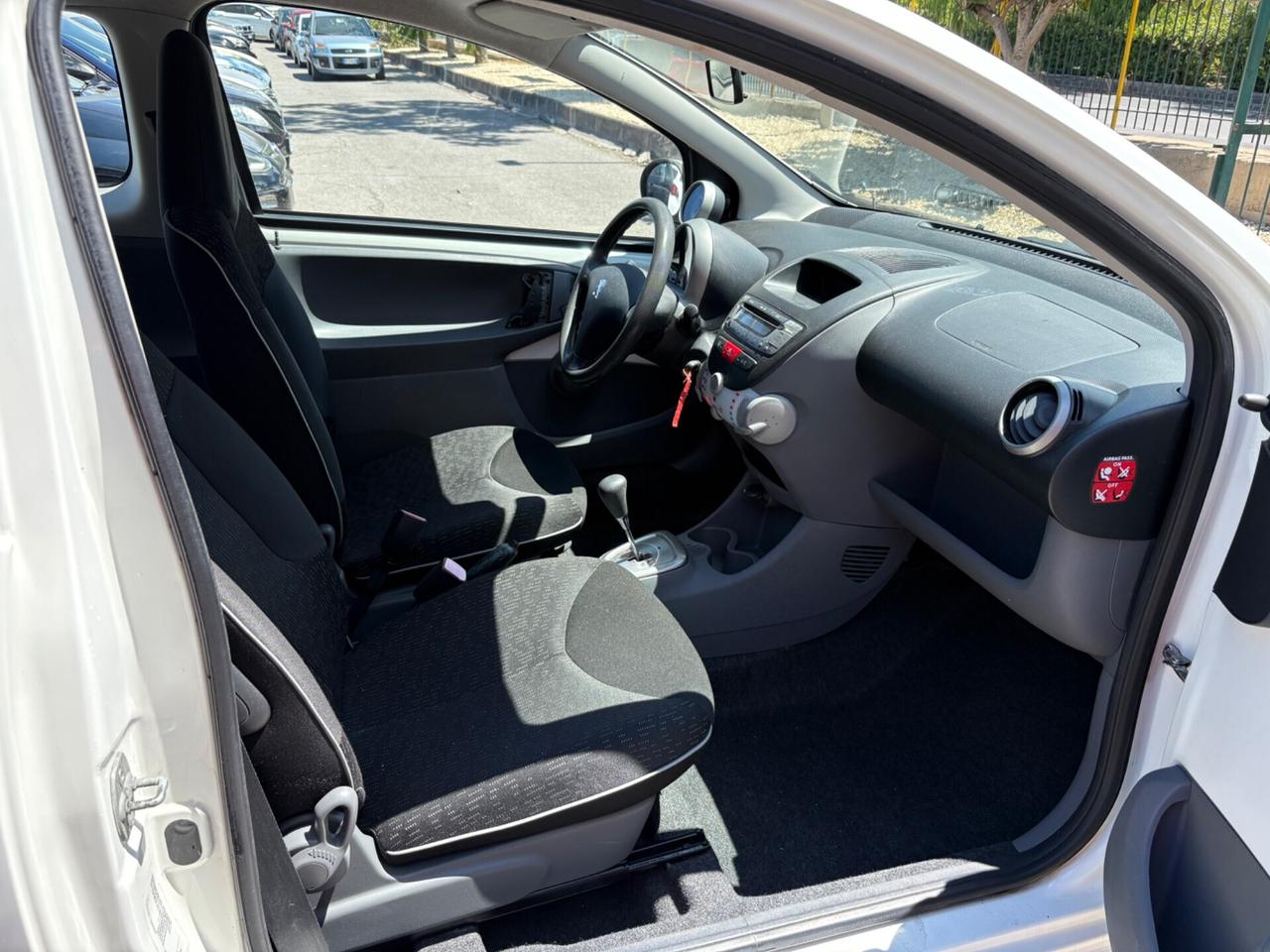 Peugeot 107 c.a.m.b.i.o.---a.u.t.o.m.a.t.i.c.o.
