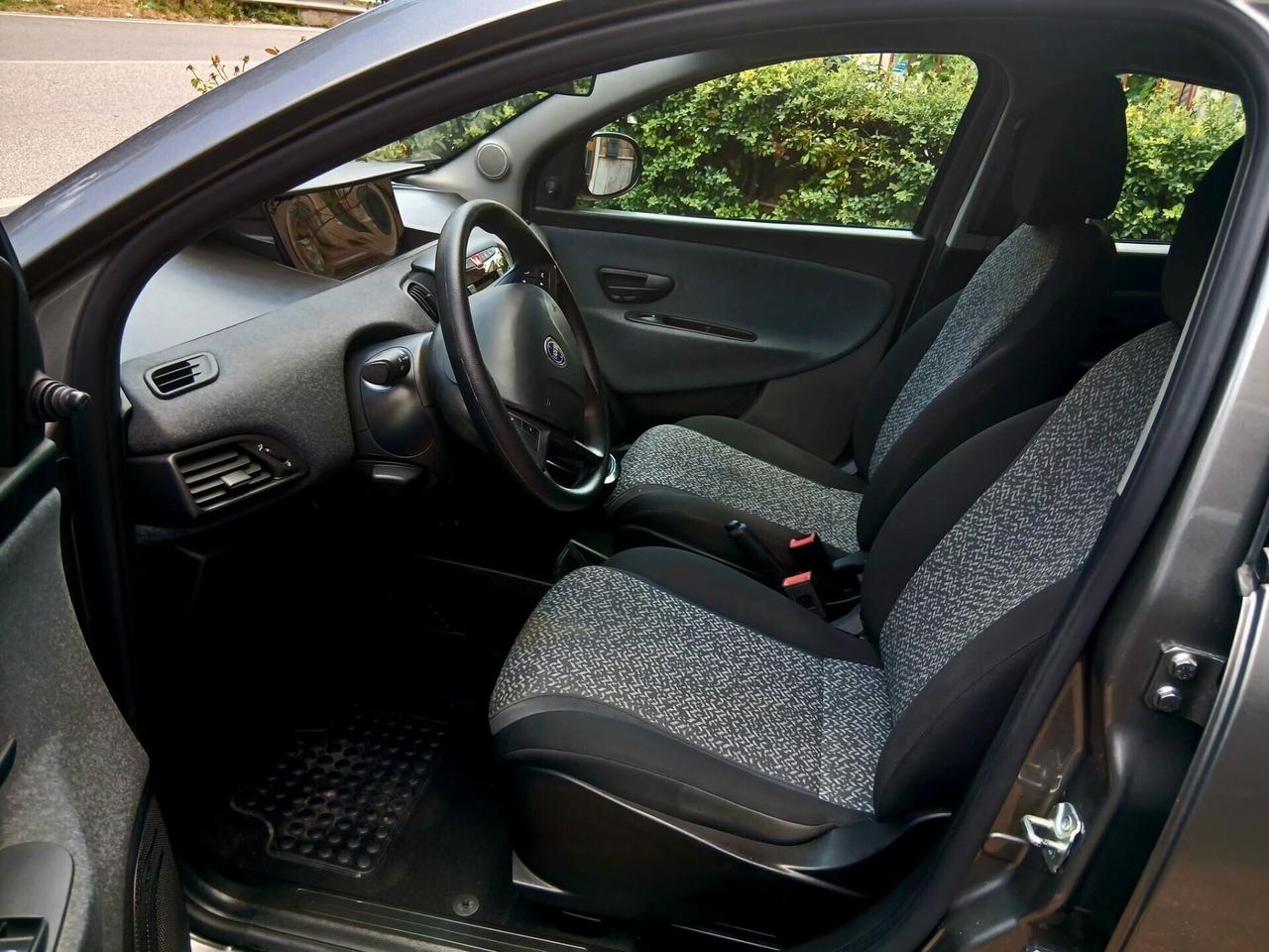 Lancia Ypsilon 1.0 FireFly 5 porte S&S Hybrid Silver Plus