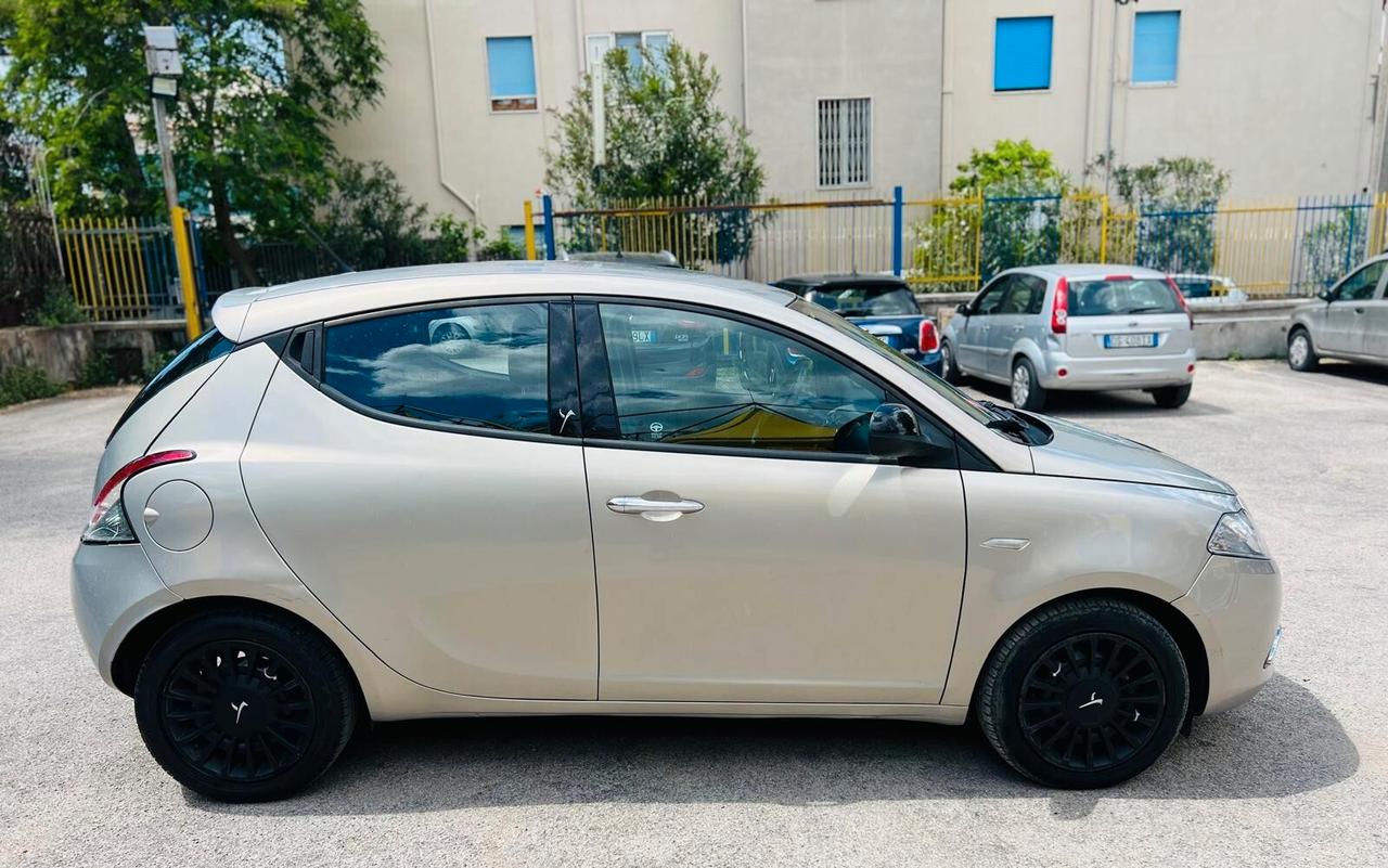 Lancia Ypsilon 1.3 MJT 16V 95 CV 5 porte S&S Platinum - 2011