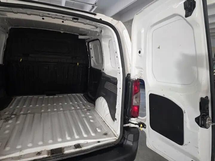 Citroen Berlingo 130cv Furgone 3 posti €6D, da rivedere