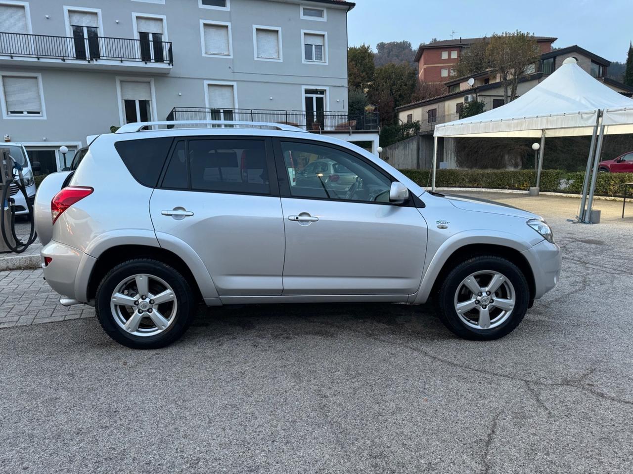 Toyota RAV 4 RAV4 2.2 D-4D 177 CV Luxury