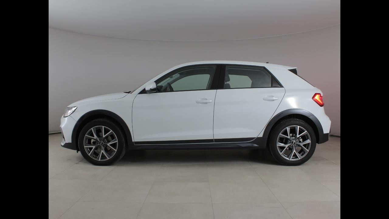 AUDI A1 II 2022 allstreet - A1 allstreet 30 1.0 tfsi Admired 110c