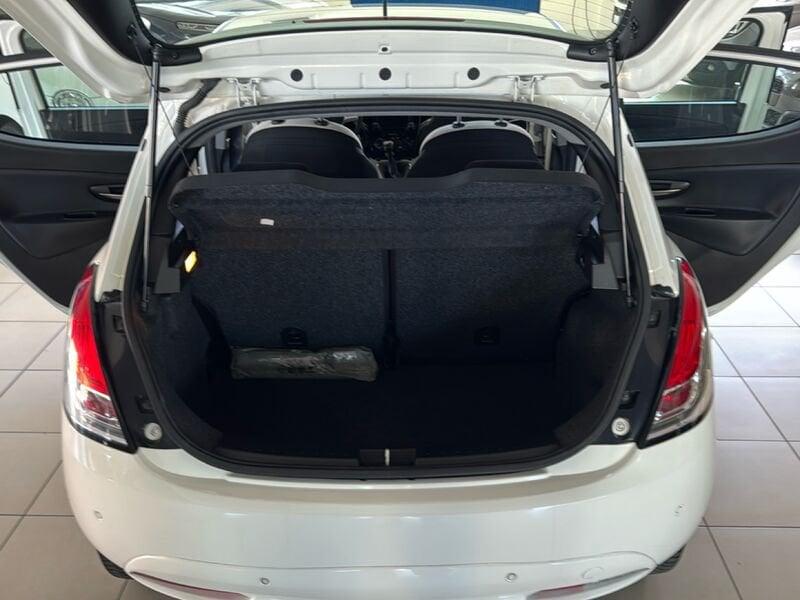 Lancia Ypsilon 1.2 69cv Silver