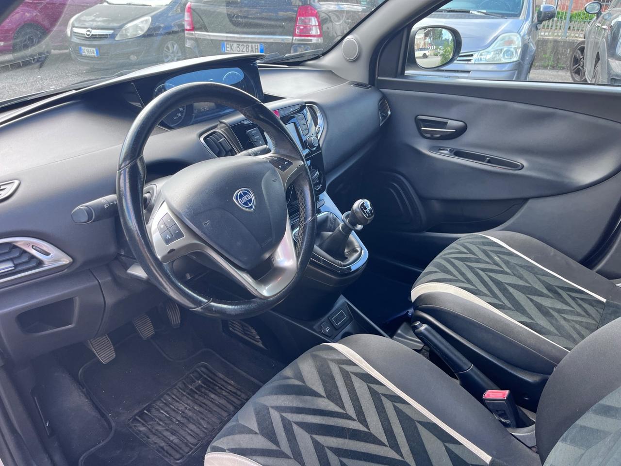 Lancia Ypsilon 1.2 69 CV 5 porte Silver