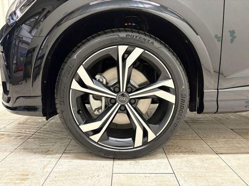 Audi Q3 Sportback 40 2.0 tdi Identity Black quattro 193cv s-tronic