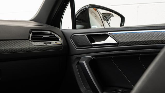VOLKSWAGEN Tiguan 2.0 TDI SCR DSG 4MOTION R-Line UNIPRO