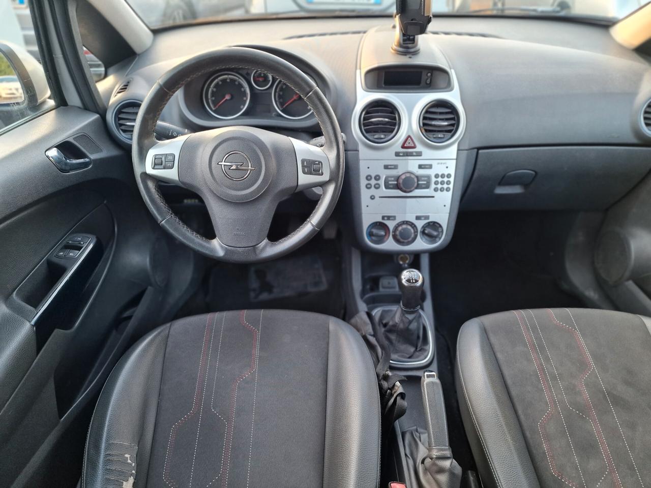 Opel Corsa 1.2 3 porte b-color