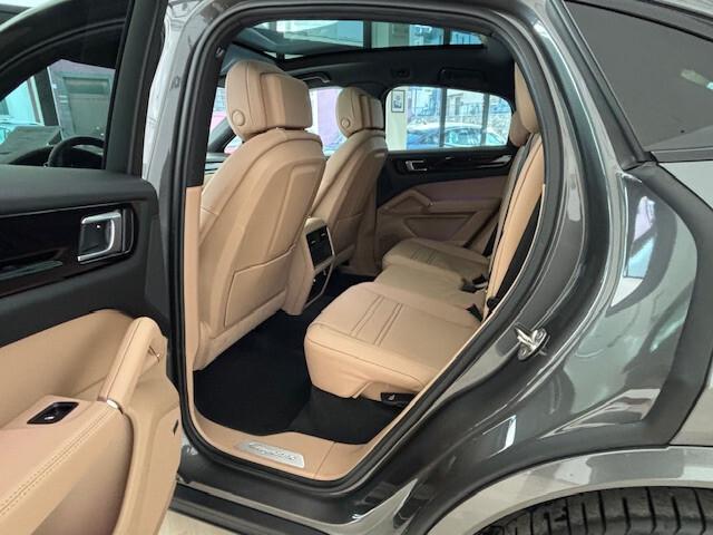 Porsche Cayenne Coupé 3.0 V6 E-Hybrid Platinum Edition 340CV