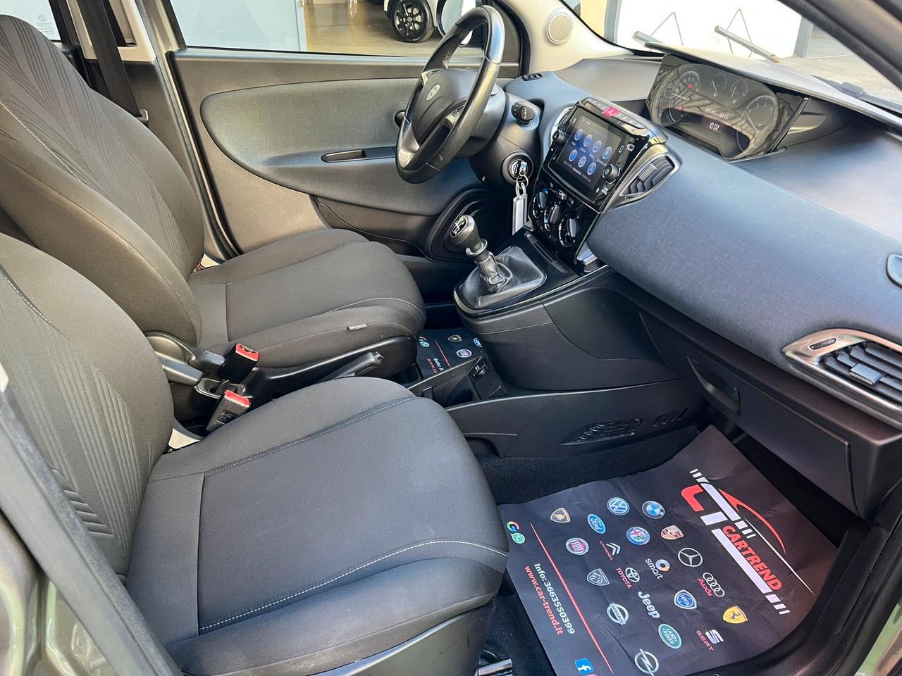 Lancia Ypsilon 1.0 FireFly 5 porte S&S Hybrid Ecochic Gold