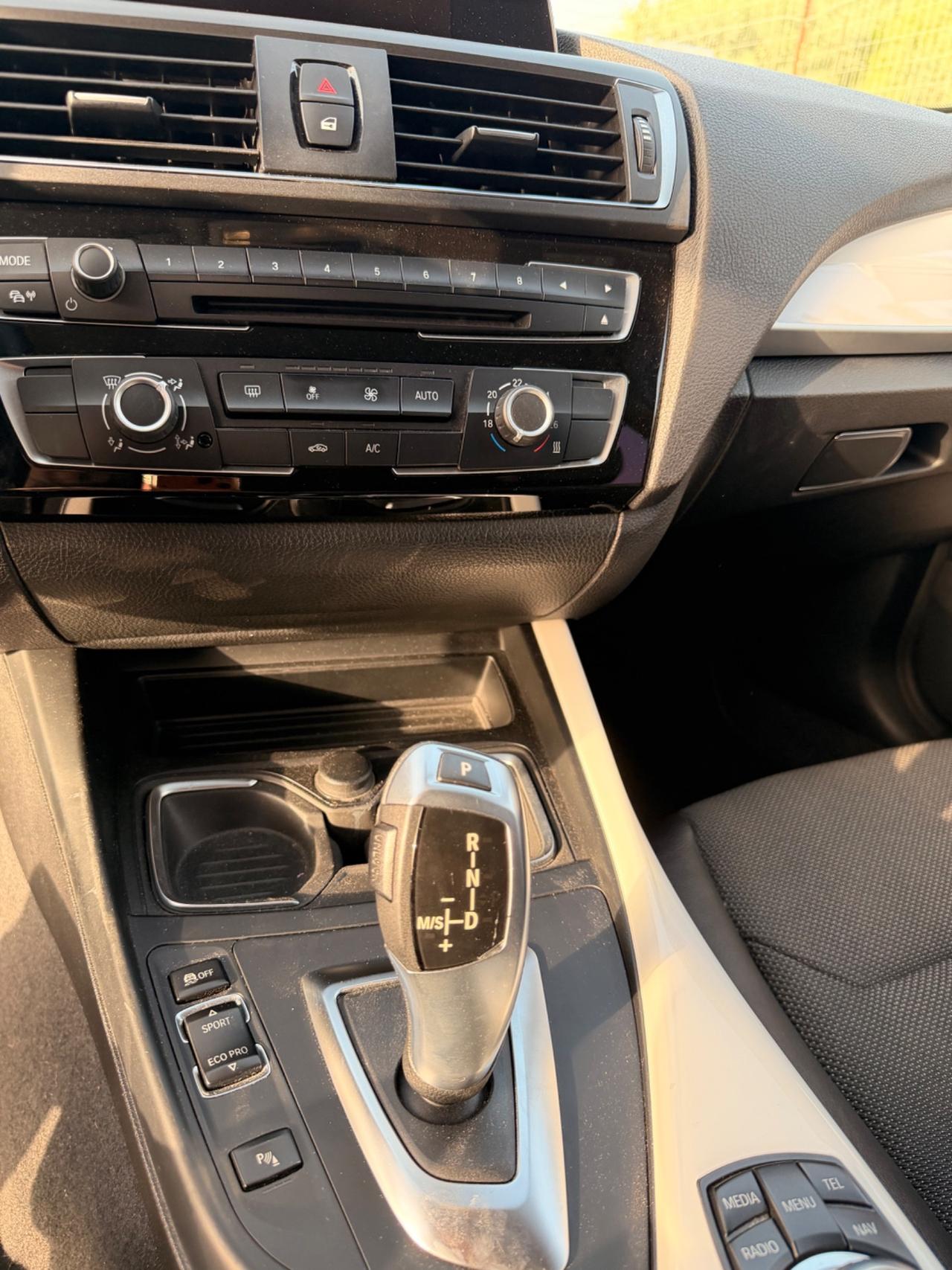Bmw 118 118d 5p. Sport 2015 fari uxeno navigatore