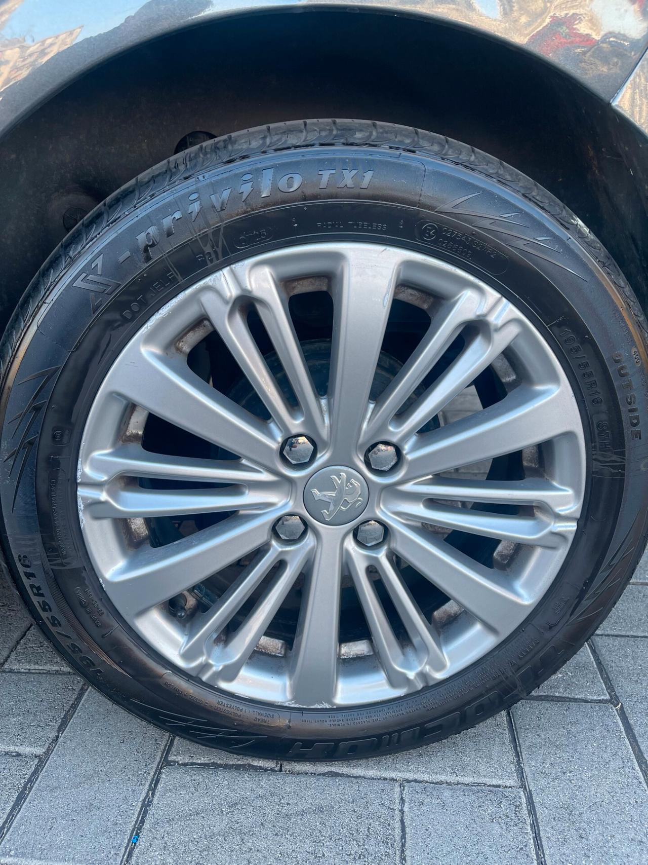 Peugeot 208 BlueHDi Allure