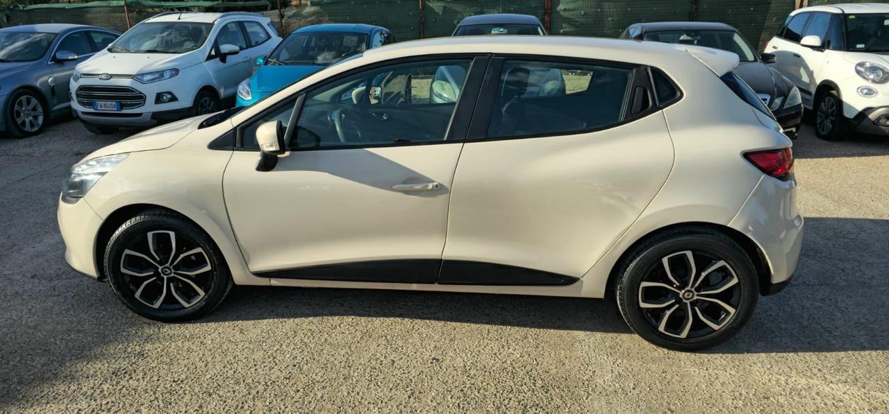 Renault Clio 1.2 75 CV 5 porte Duel