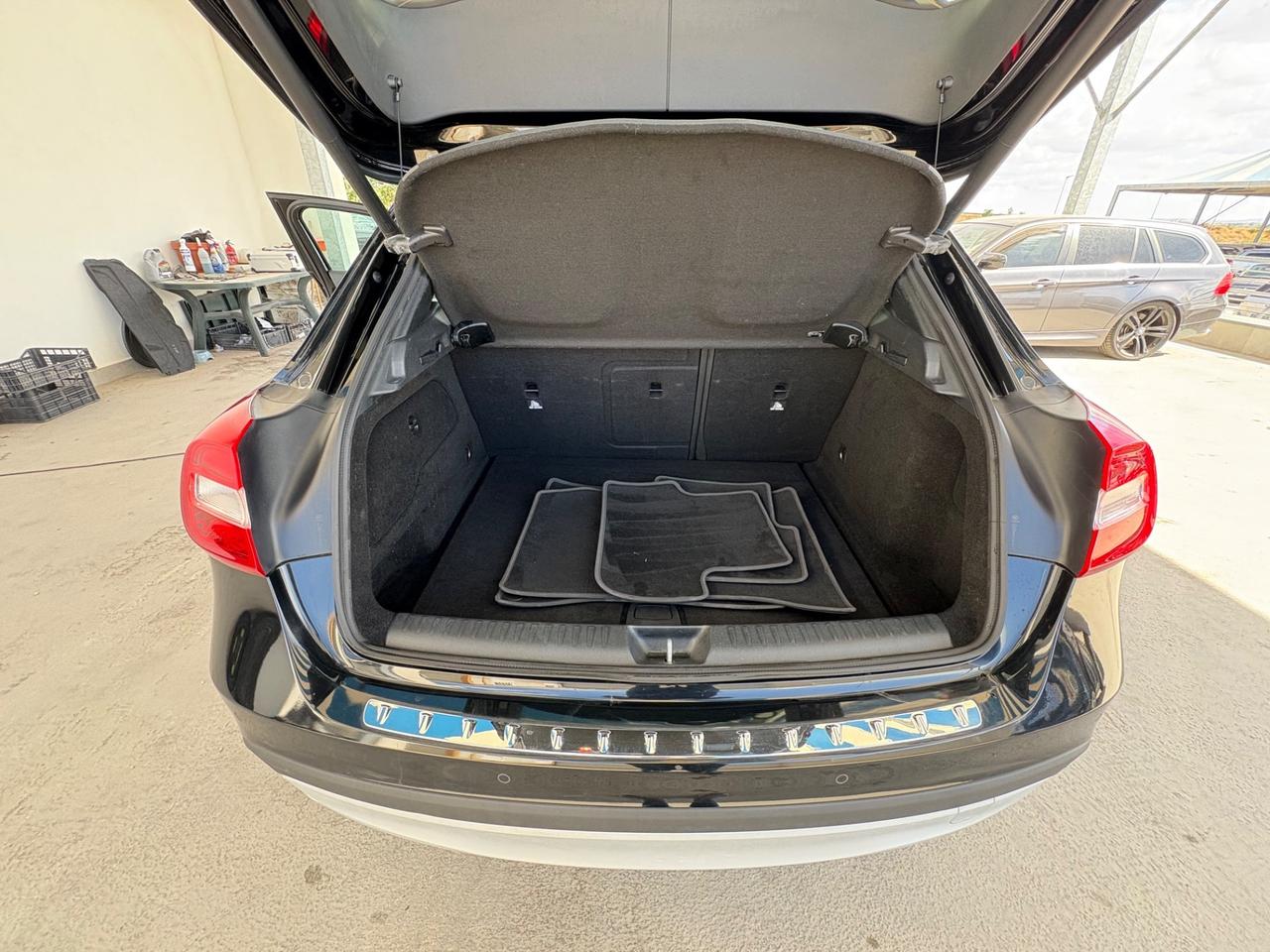 Mercedes-benz GLA 180 d Premium PARI AL NUOVO!