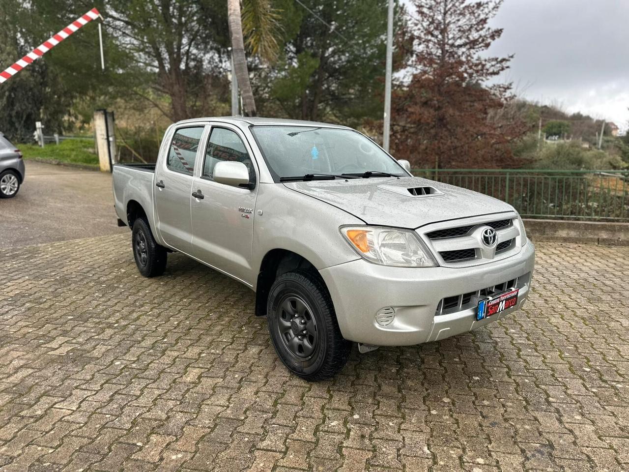 Toyota Hilux 2.5 D-4D 4WD 4p. Double Cab DLX