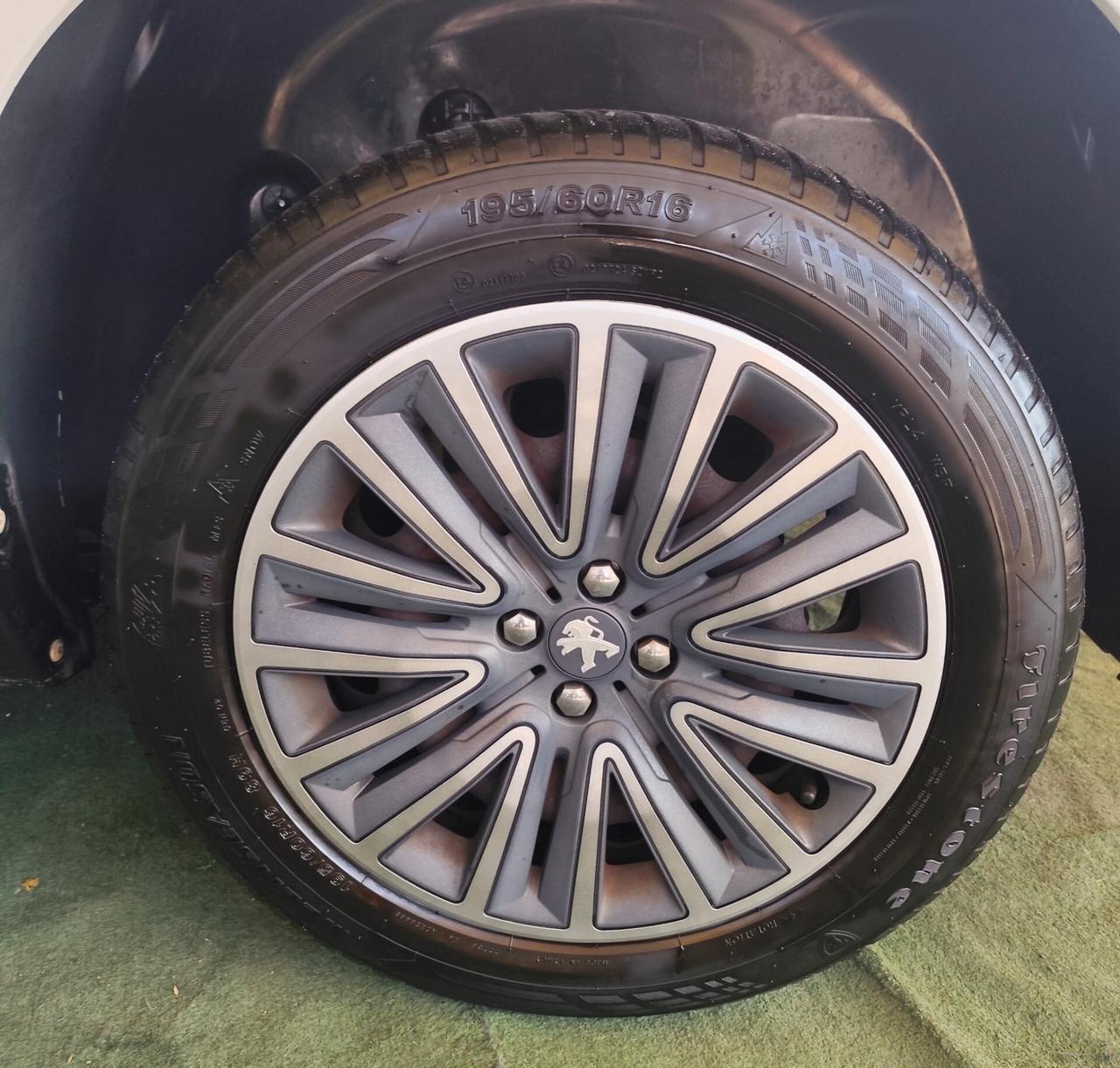 Peugeot 2008 1.6 BlueHDi 100 Active