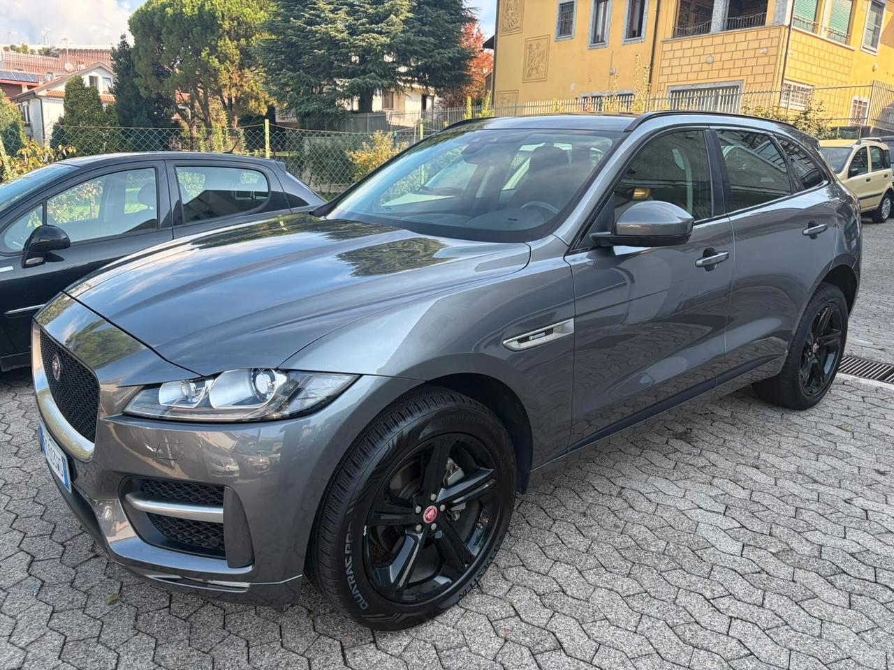Jaguar F-Pace 2.0 D 180 CV AWD aut. R-Sport